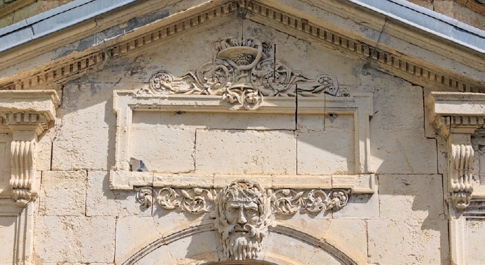 Photo du visage du pavillon des Thermes de Fontcaude - Crédit : Montpellier 3M, Christophe RUIZ